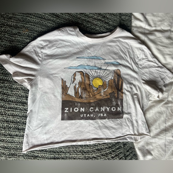 Zion Target Crop Top - Picture 1 of 2